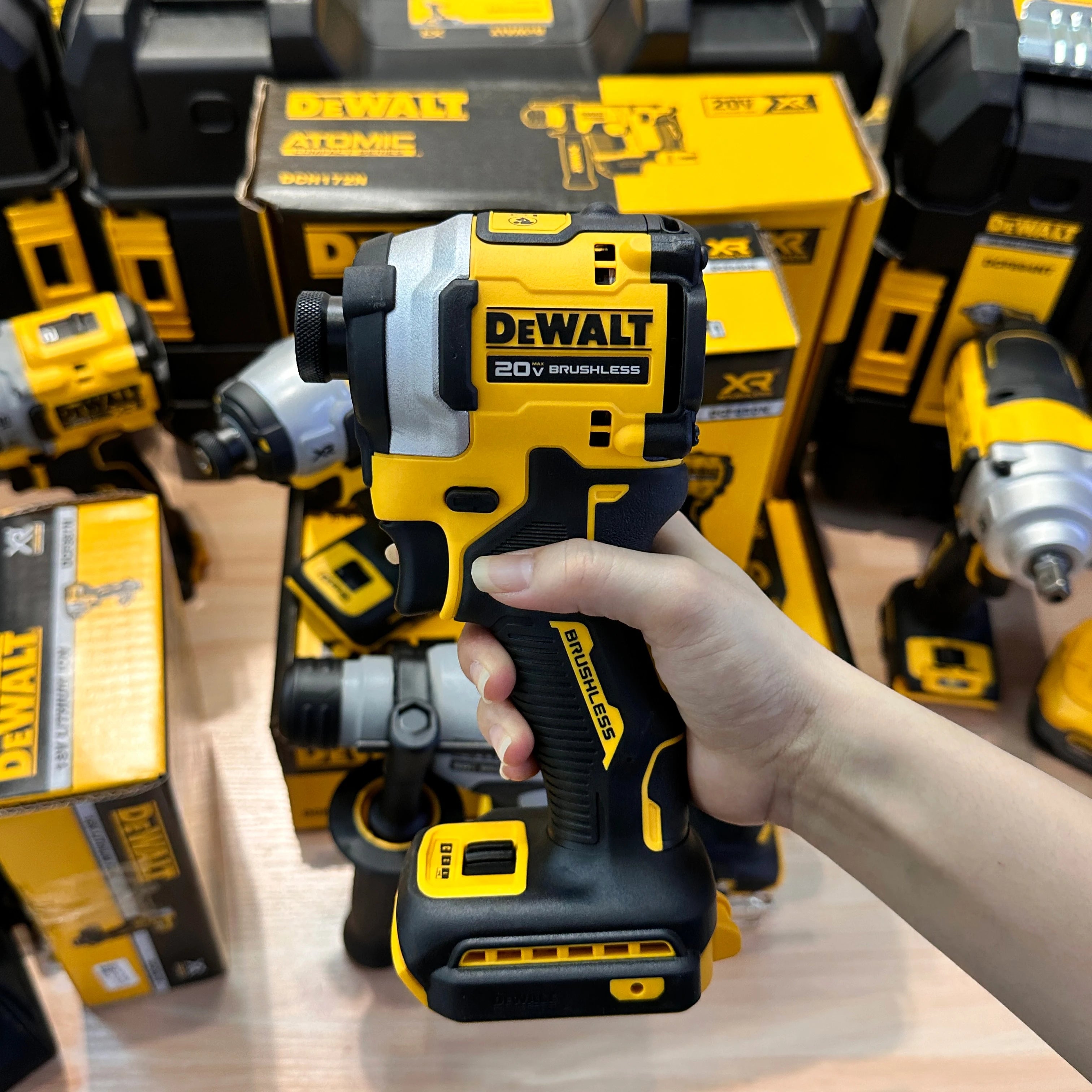 DEWALT Cordless Impact Driver DCF850 Brushless Portable Large Torque Drilling Holes For Screws Electric Impact Wrench